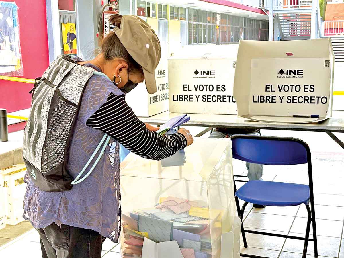 "INE expuesto: Falta de transparencia en observaciones electorales, apenas un 2,7% de los organismos designados entregó información oficial sobre los procesos votantes"