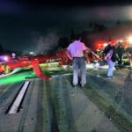 "Catástrofe aérea en la autopista californiana: helicóptero médico se estrella, deja tres personas gravemente heridas"