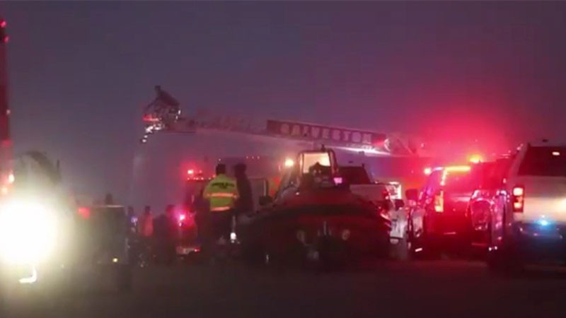 Tragedia en el Cielo: El Lago Negro se convierte en un campo de batalla después de la catastrófica caída de una aeronave que deja al menos 5 muertos en Texas.