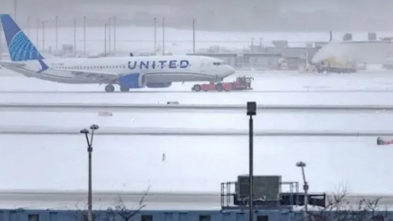 Navidad bajo la amenaza del tiempo: tormentas invernales azotan a Estados Unidos y paralizan el tráfico aéreo, con miles de cancelaciones de vuelos y viajes comprometidos