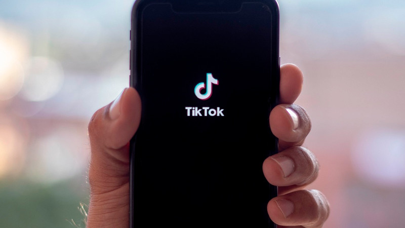 EE.UU. al Filo: ¿Cómo la Fusión de TikTok con Inversiones Locales Cambiará el Juego En Línea?