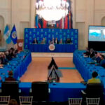 La paradoja de la intervención: una lección de democracia vacía en Latinoamérica.