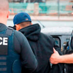 "Un golpe a la institucionalidad: Trump apunta al uso de la Ley de Insurrección en Minnesota después de tensos enfrentamientos con agentes del ICE"