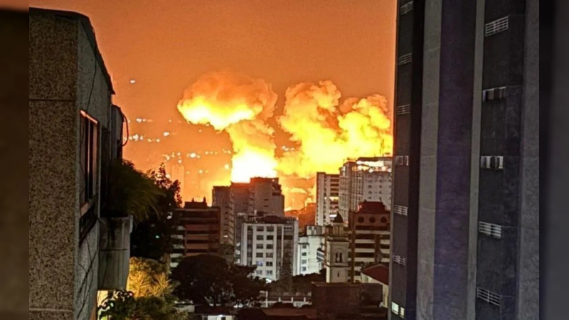 "Una noche de terror en la capital venezolana: Bombas y balas azotan Caracas, con aeropuertos, bases militares y centros del poder como objetivos directos"