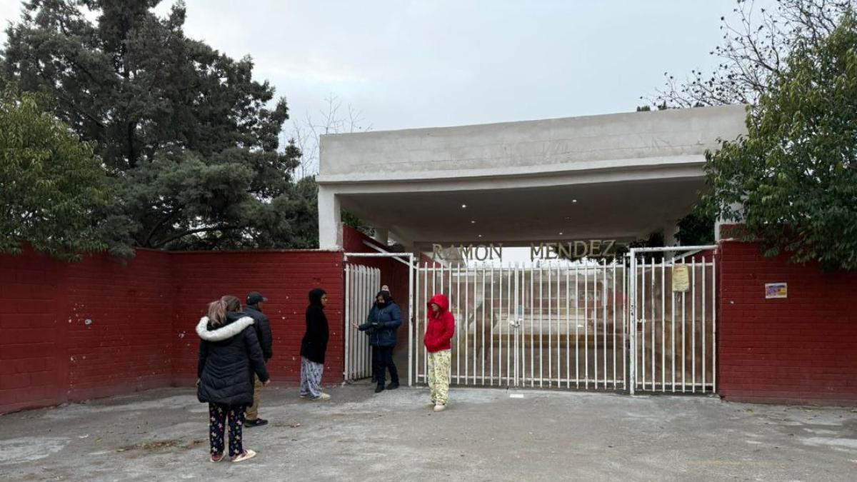 La frialdad invadirá la jornada escolar: Temperaturas históricamente bajas obligan a muchos estudiantes a quedarse en casa.