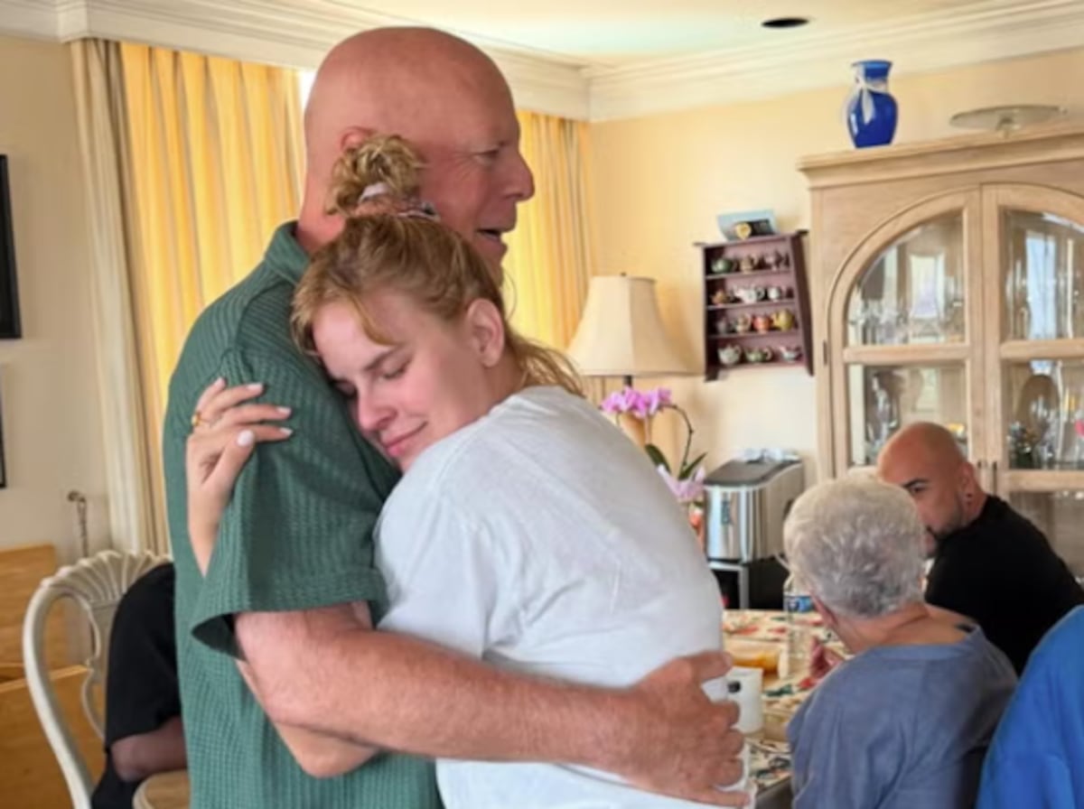 El misterio envuelve a la leyenda del cine: la desconcertante situación de Bruce Willis y la emotiva apelación de su esposa para despertar la conciencia en el mundo.